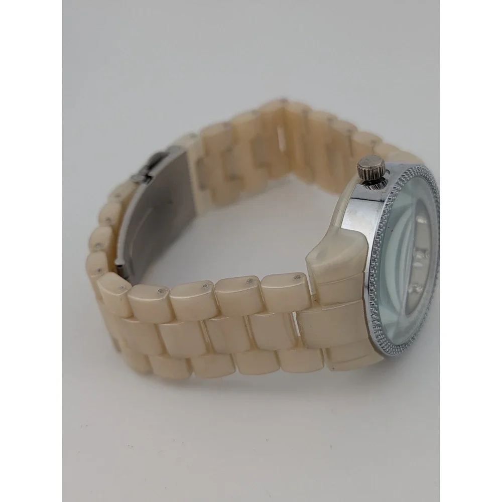Geneva‎ Women's Watch 37mm Silver Case 7.75